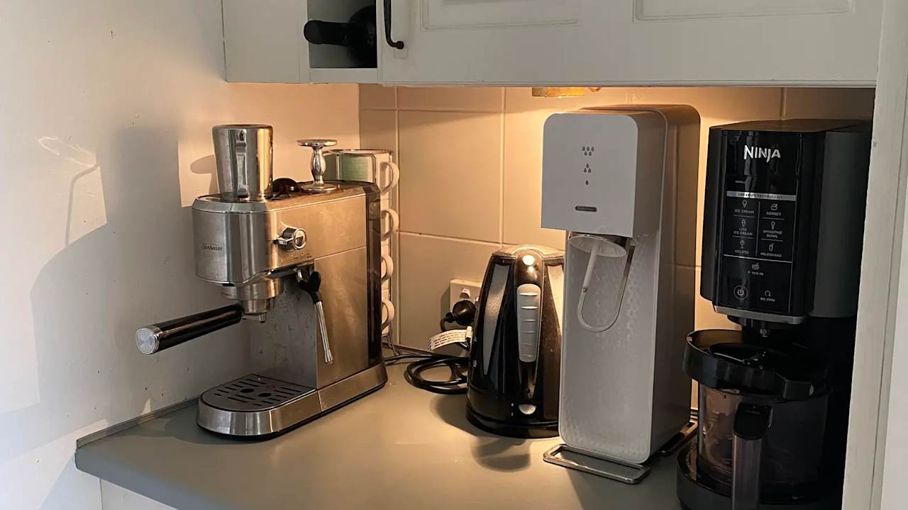 Unfurnished room in a flatshare