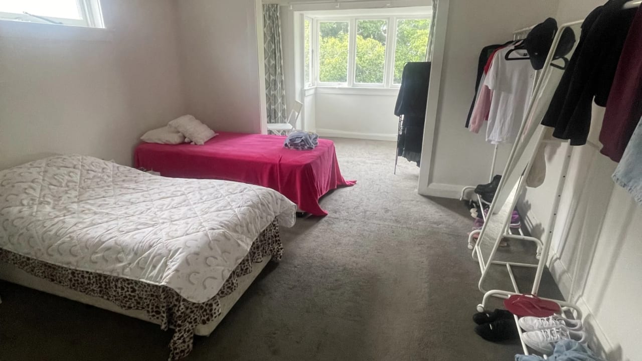 Furnished room in a flatshare