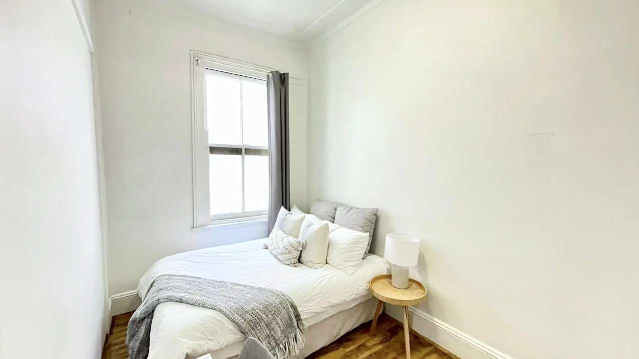 Room in a share house