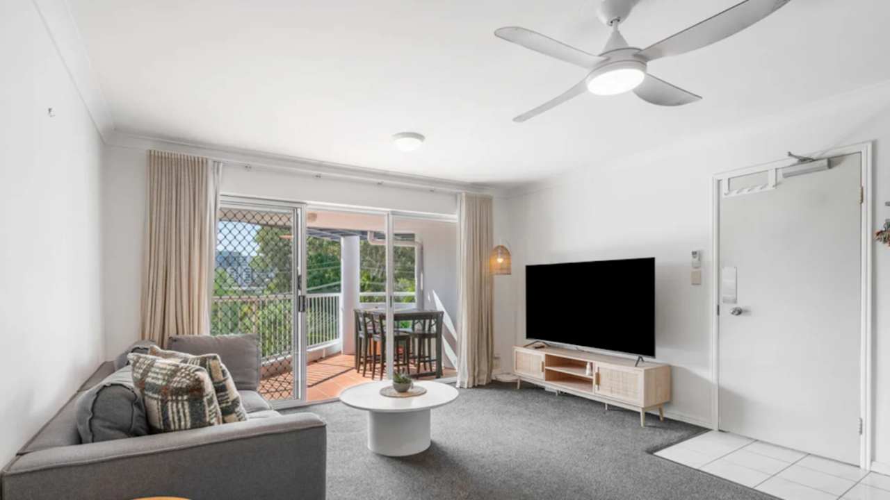 Whole property with 2 rooms for rent