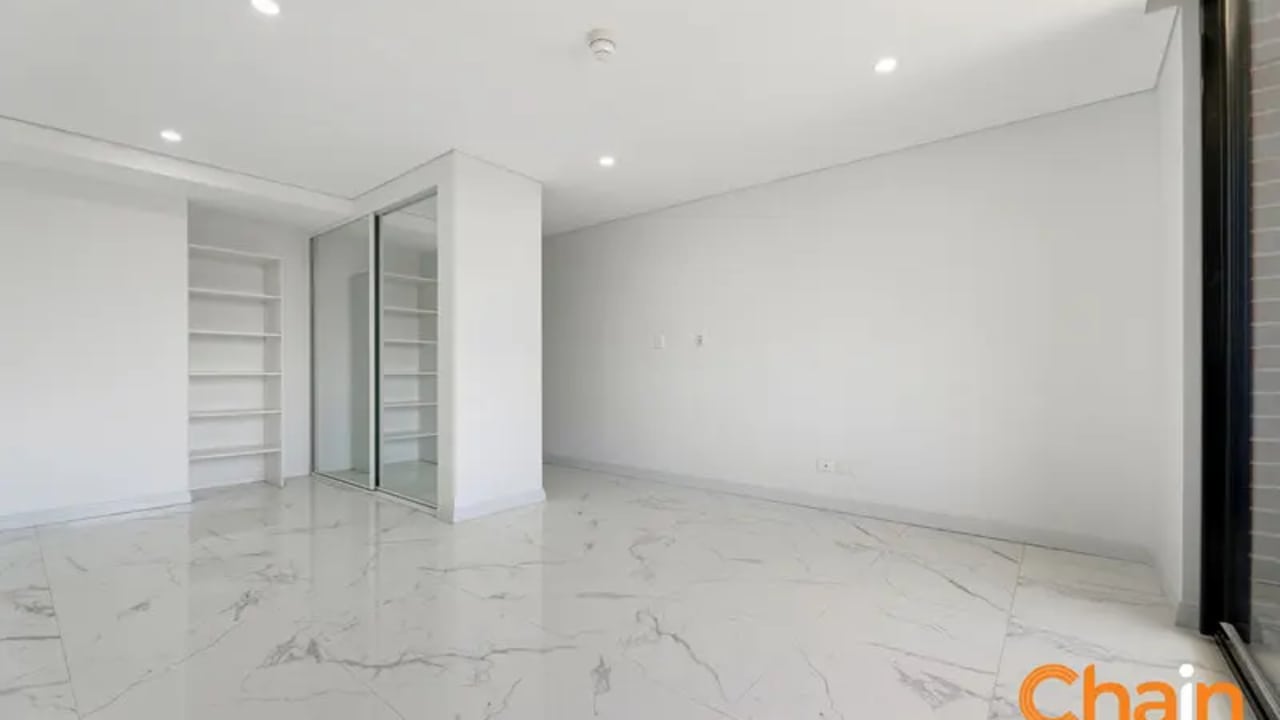 Unfurnished room studio flat for rent