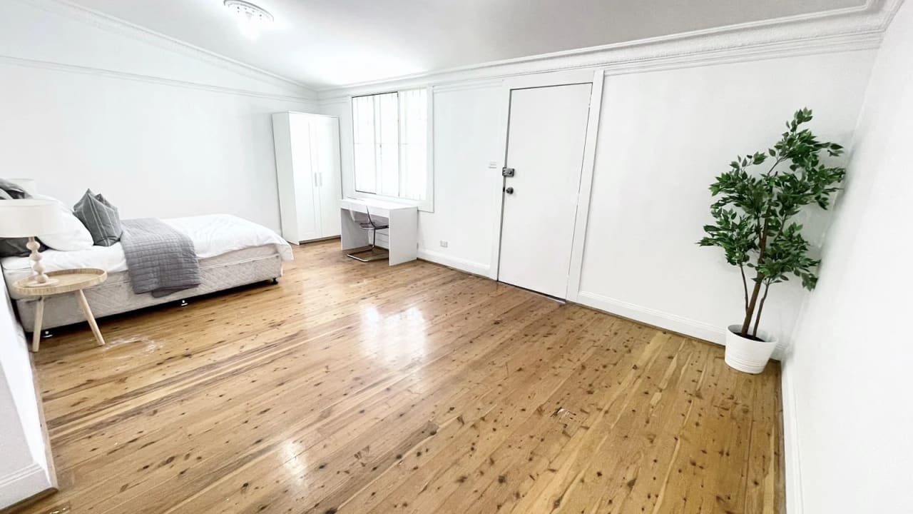 Room in a share house