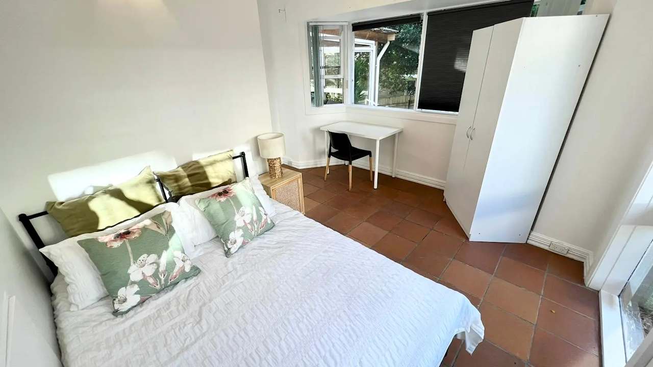 Room in a share house