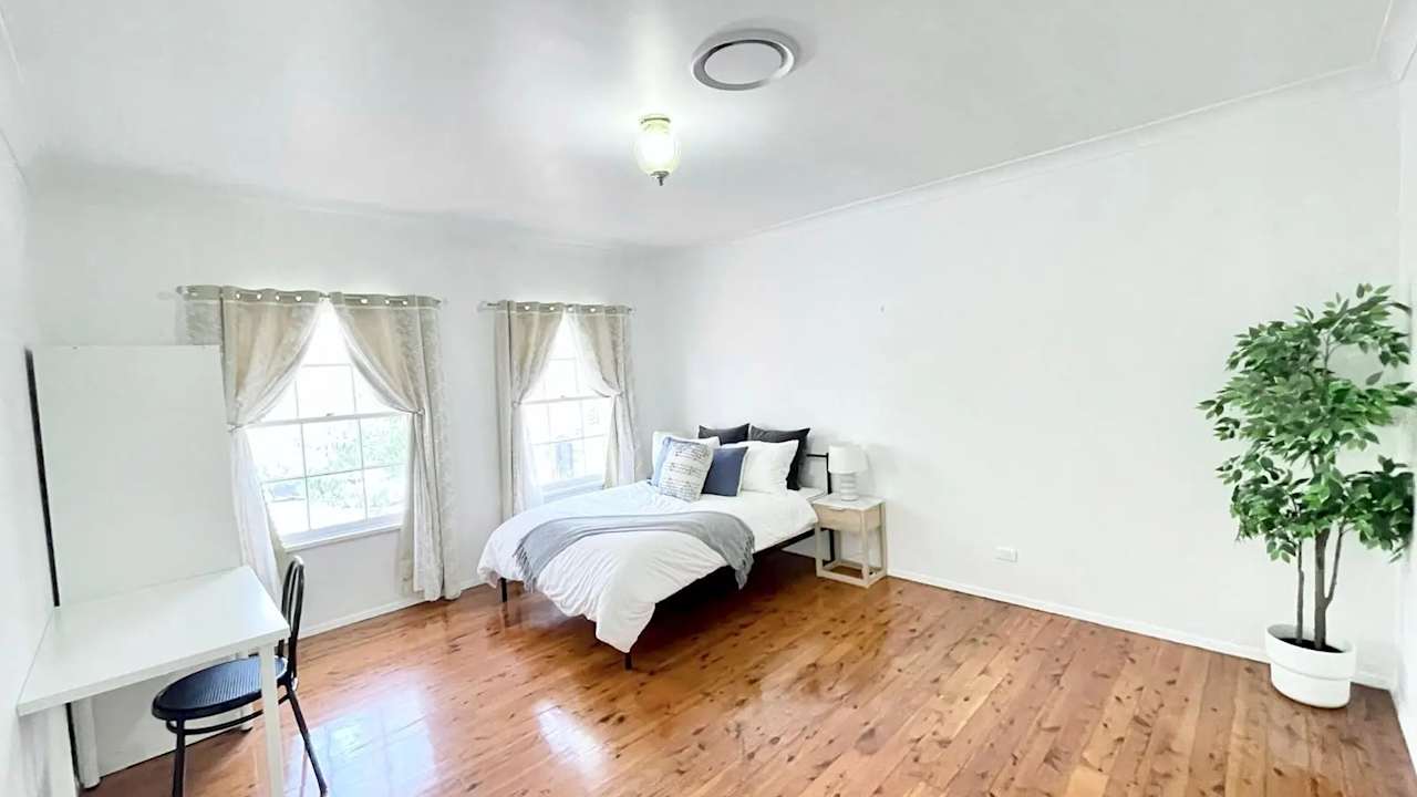 Room in a share house