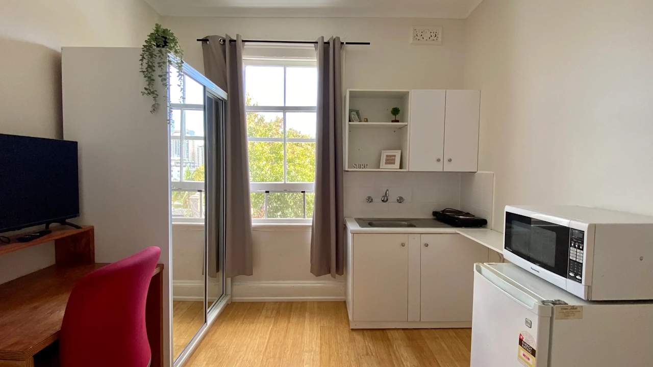 Furnished room in a share house