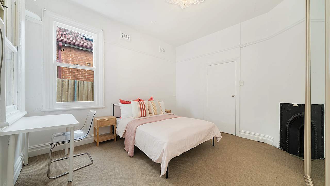 Room in a share house