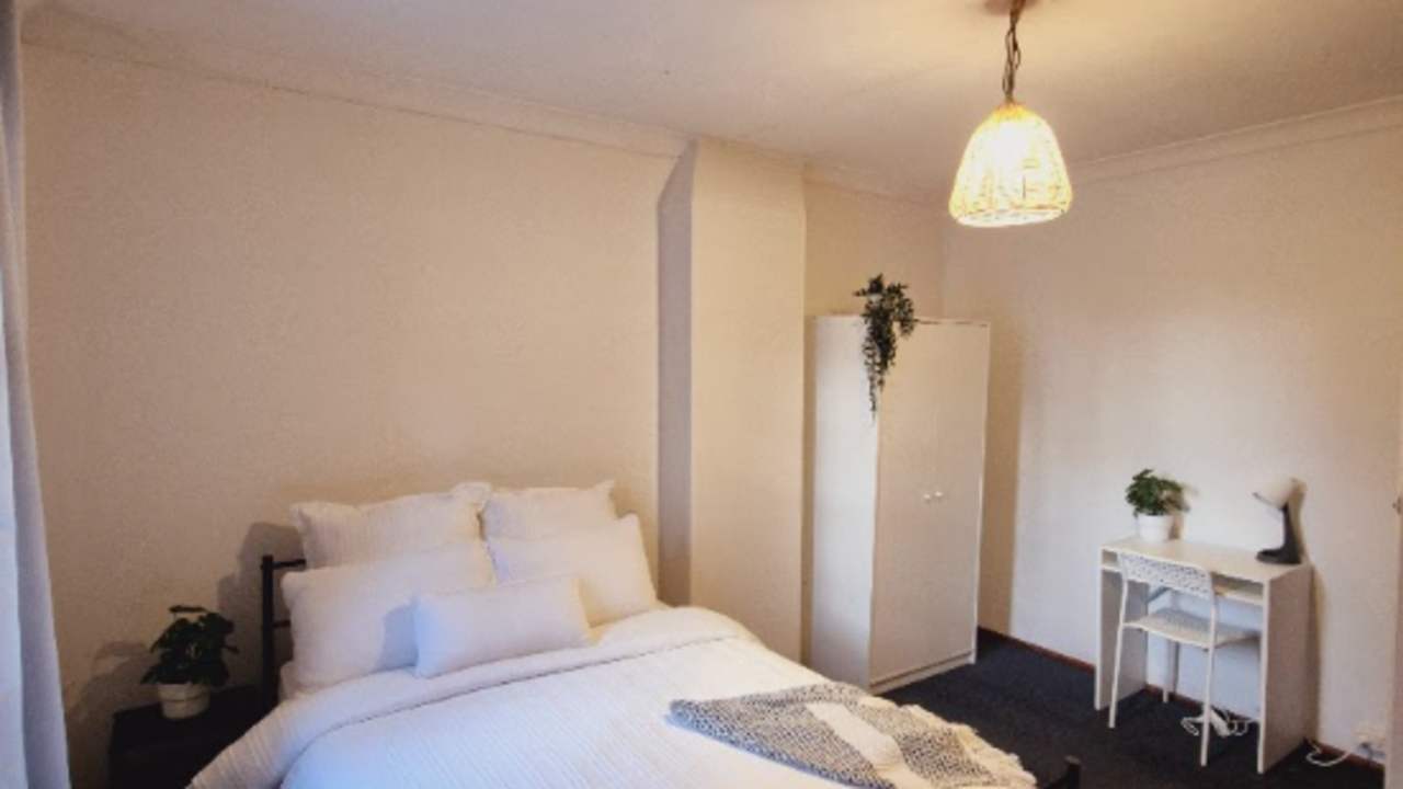 Whole property with 3 rooms for rent