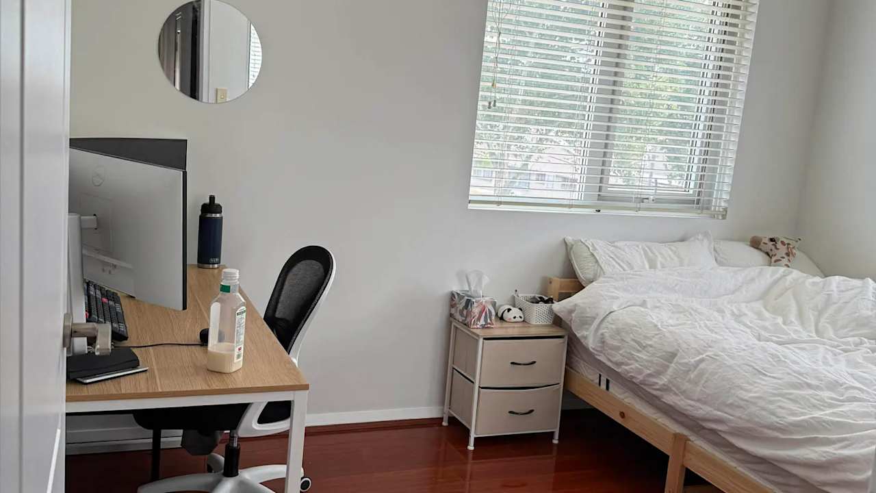 Unfurnished room in a flatshare