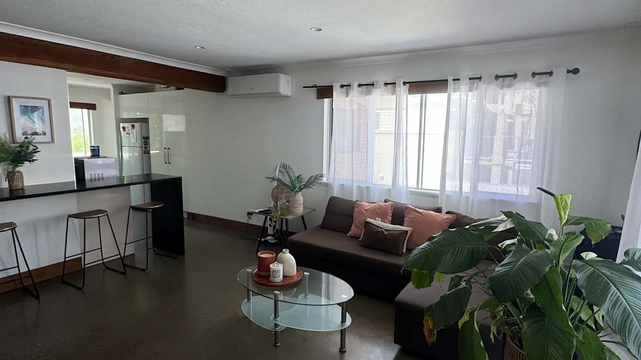 Furnished room in a flatshare