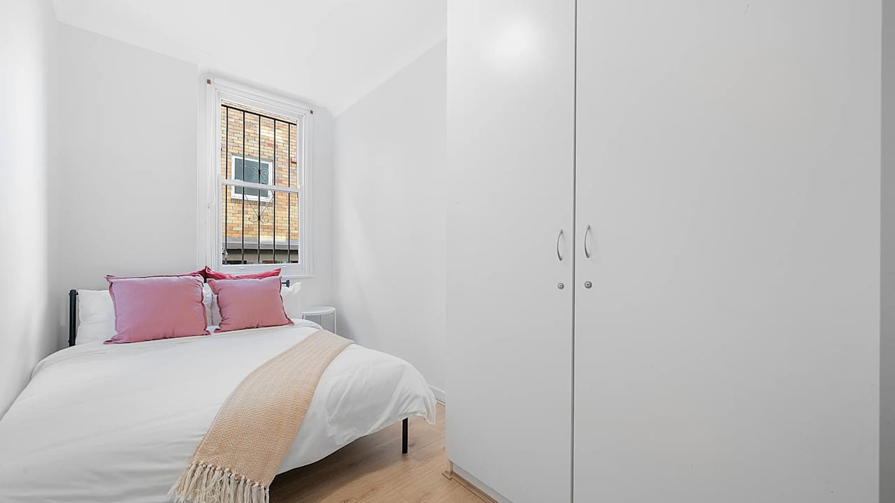 Room in a share house