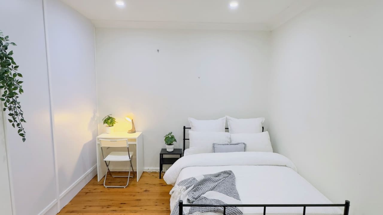 Furnished room in a flatshare