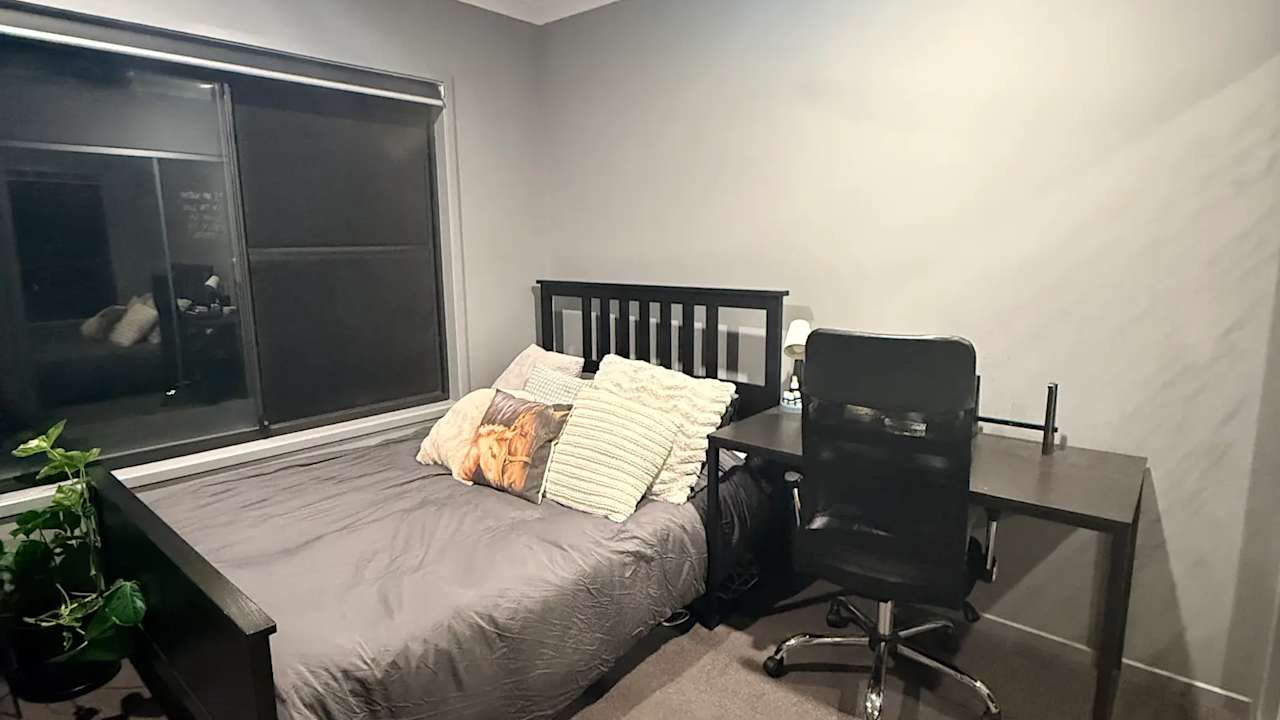 Room in a share house