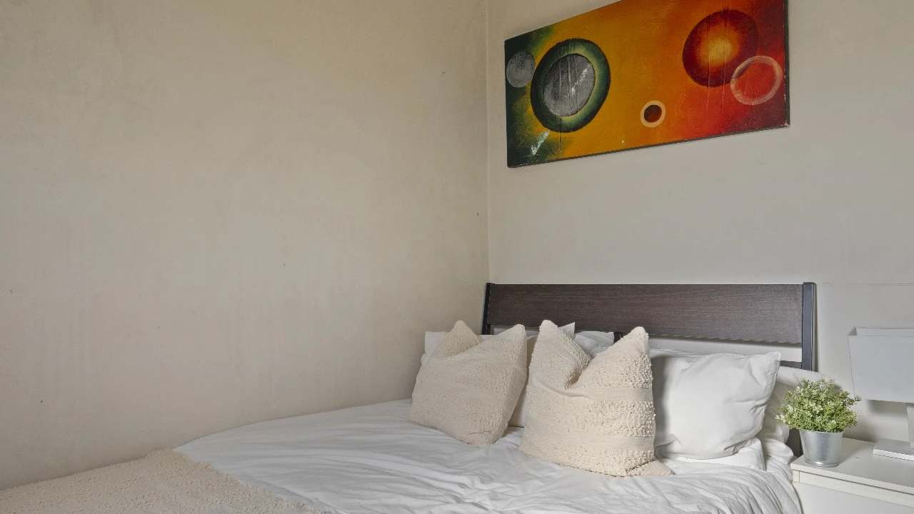 Furnished room in a flatshare