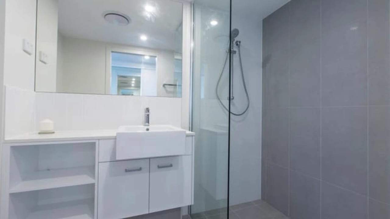 Unfurnished room with own bathroom