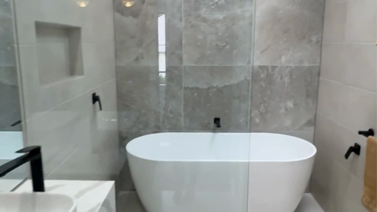 Furnished room with own bathroom