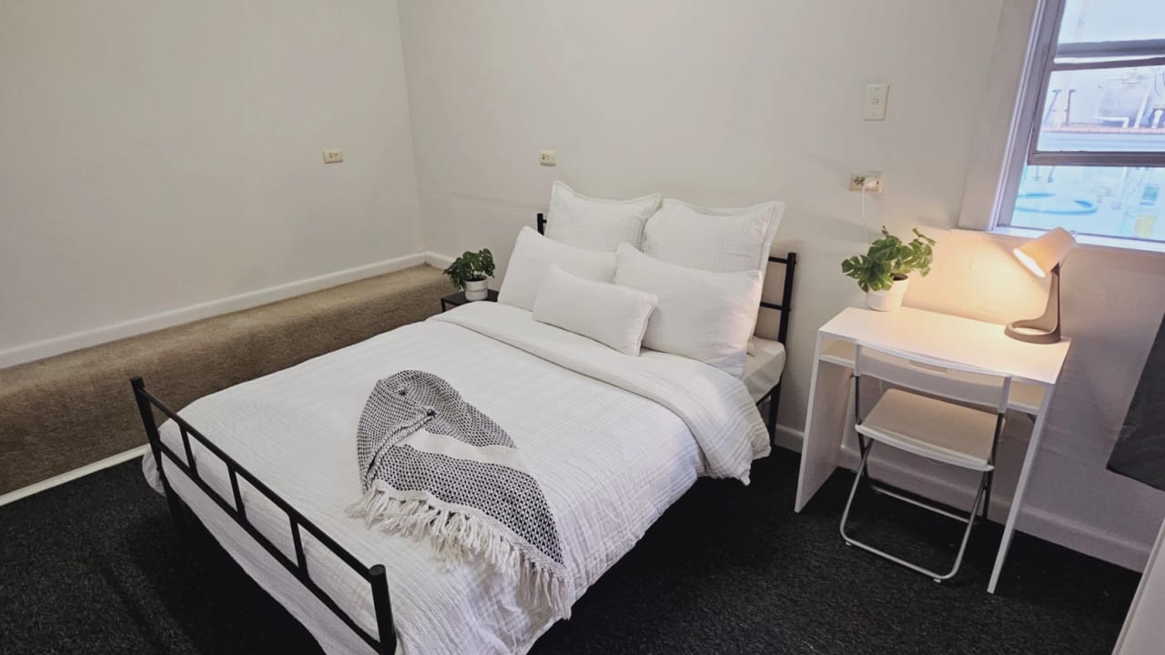 Furnished room in a flatshare