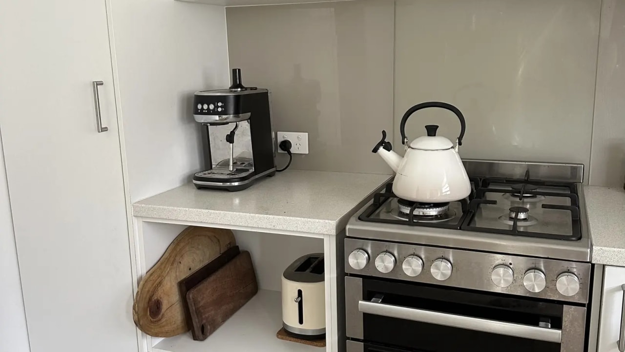 Unfurnished room in a flatshare