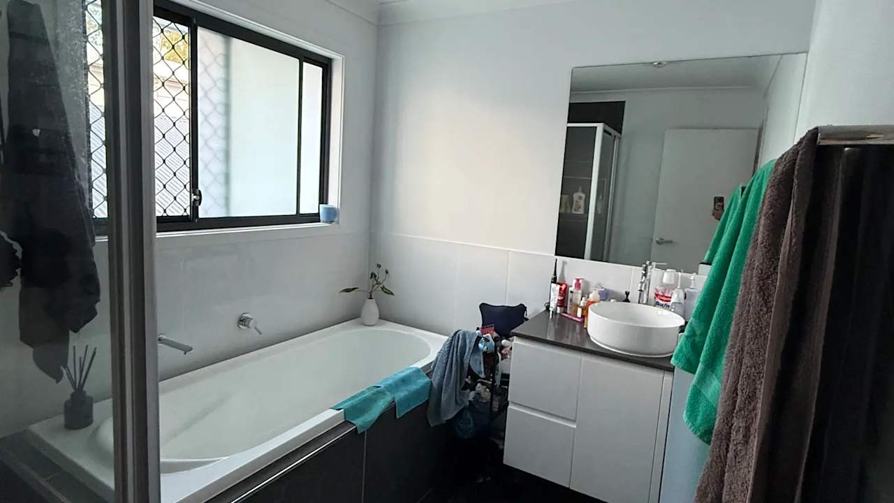 Unfurnished room in a share house