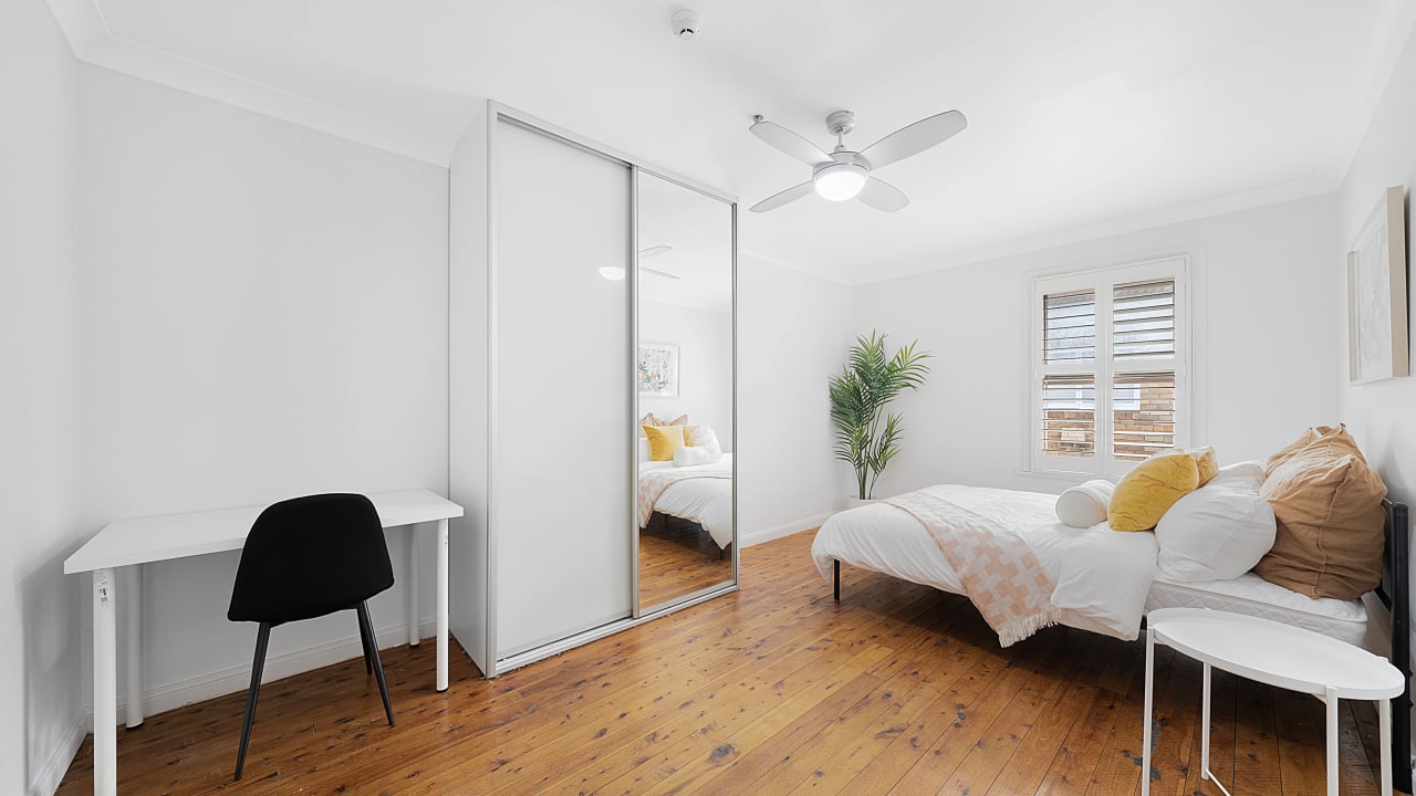 Room in a share house