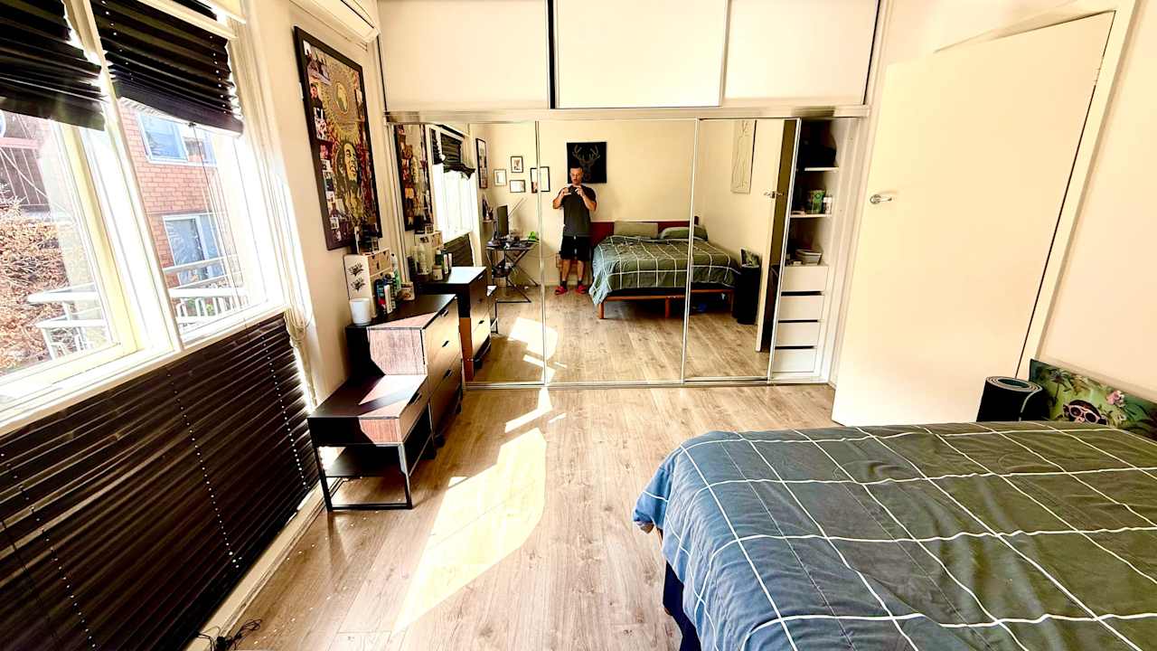 Furnished room in a flatshare