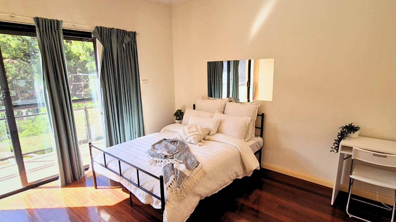 Whole property with 6 rooms for rent