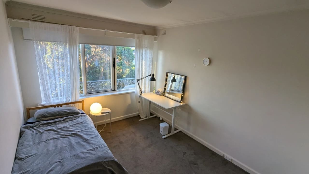 Furnished room in a flatshare