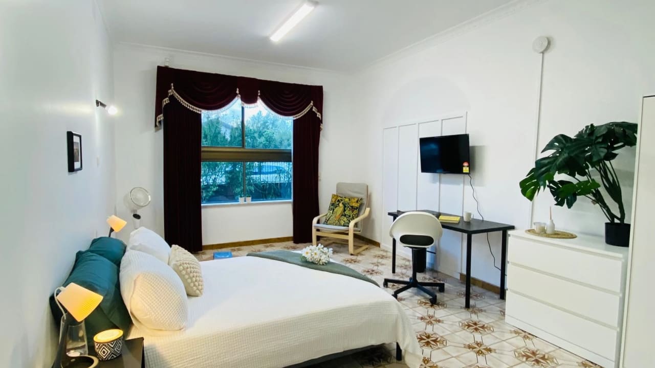 Furnished room in a share house