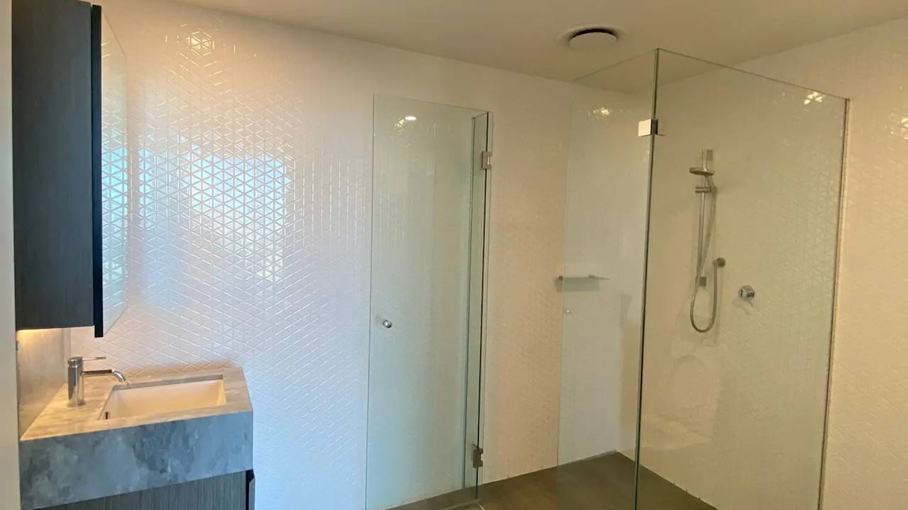 Furnished room with own bathroom