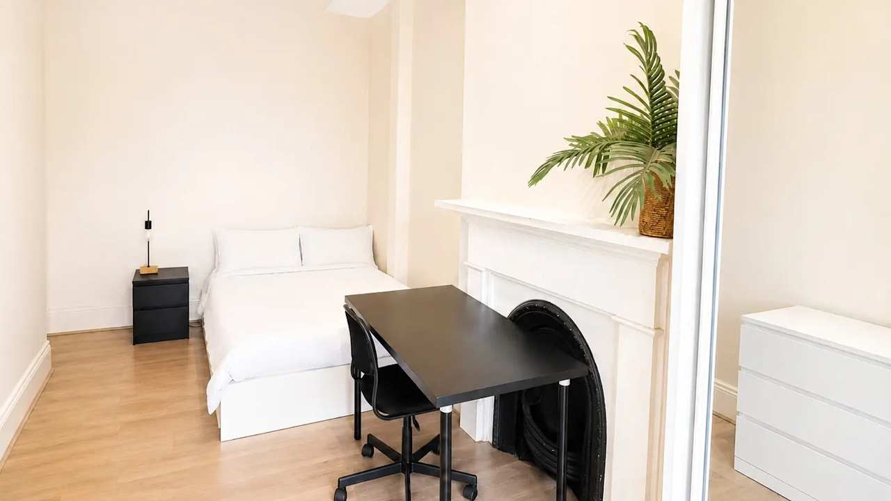 Furnished room in a share house