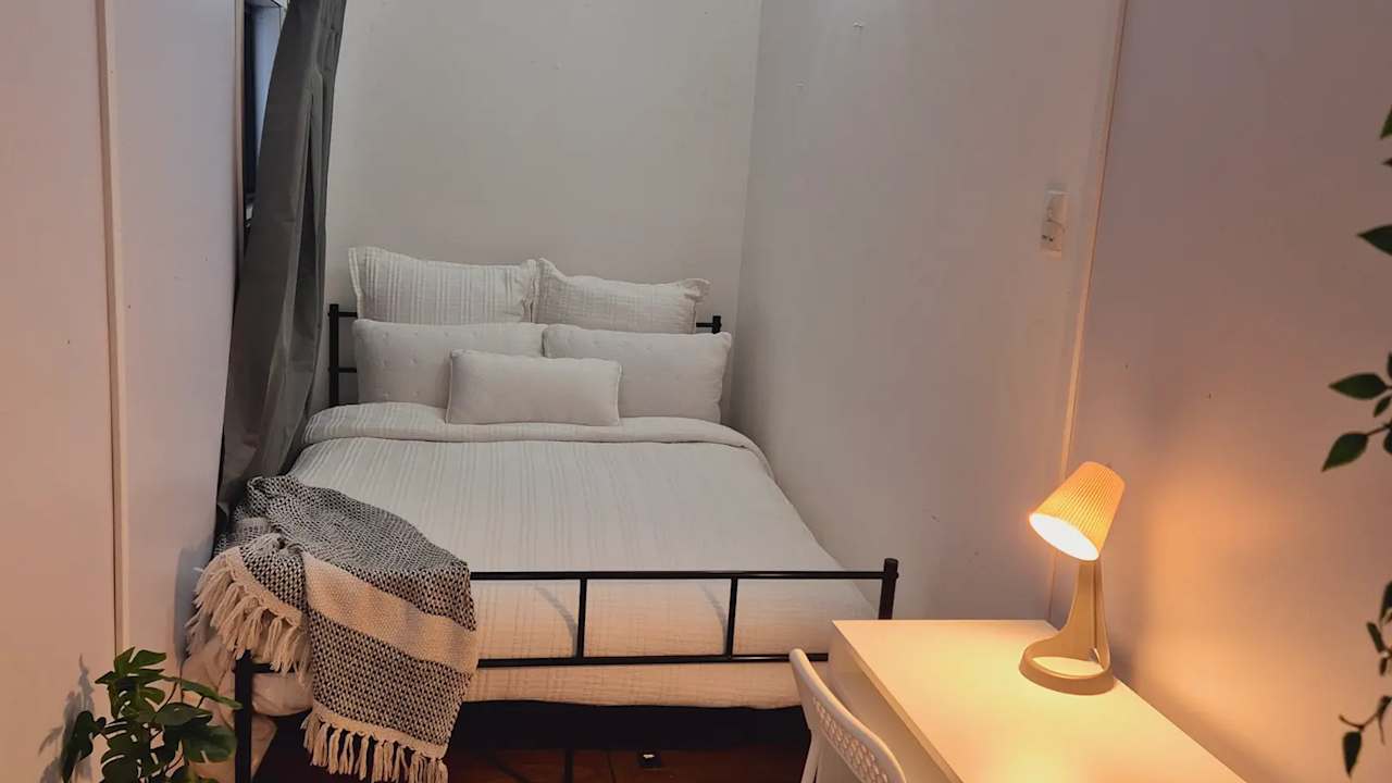 Furnished room in a share house