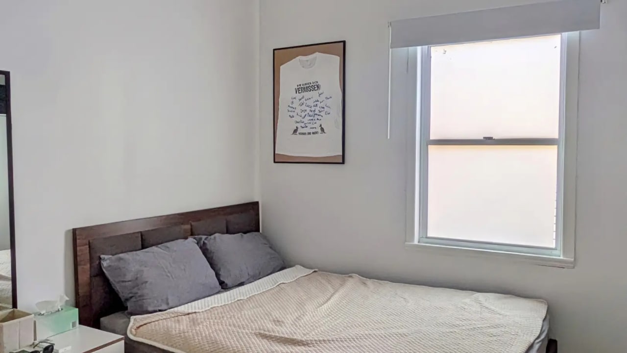 Room in a share house