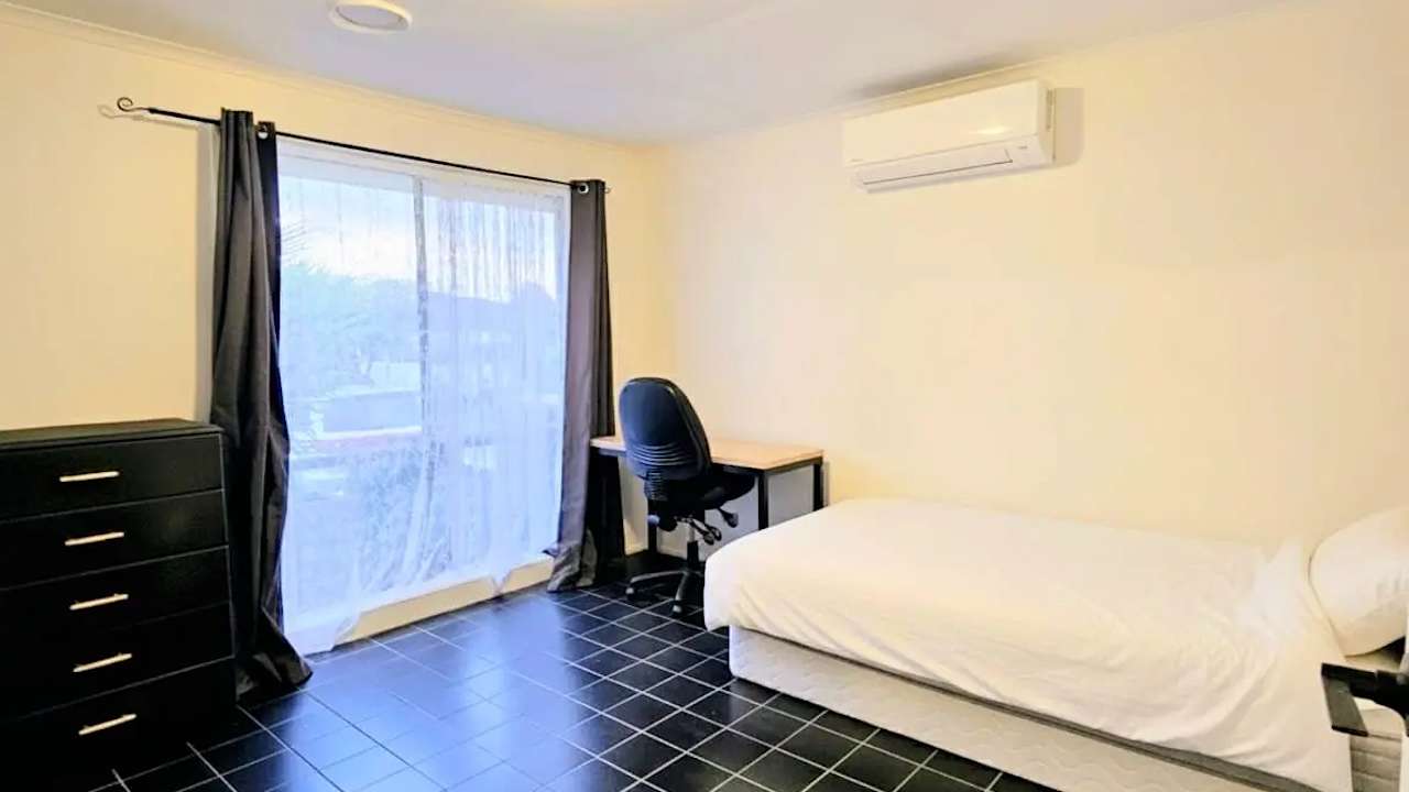 Room in a share house