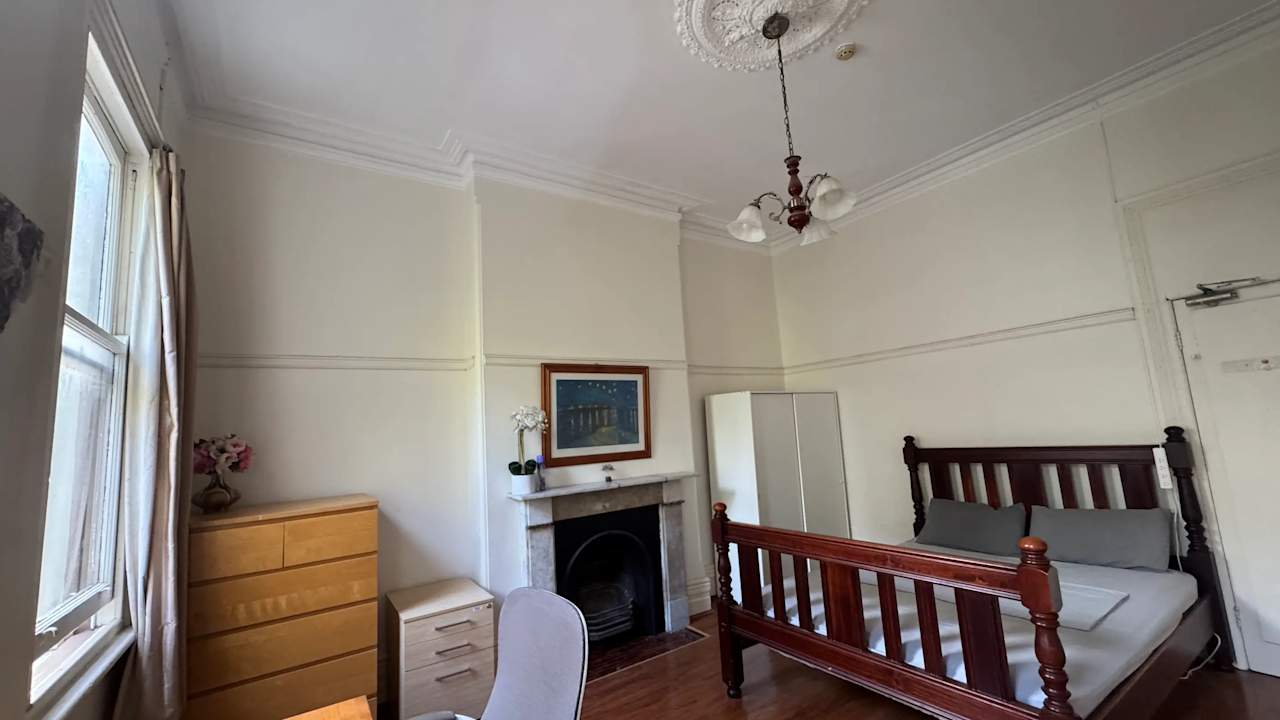 Unfurnished room studio flat for rent