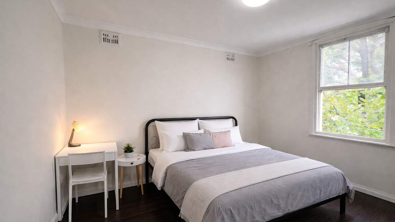 Furnished room in a flatshare