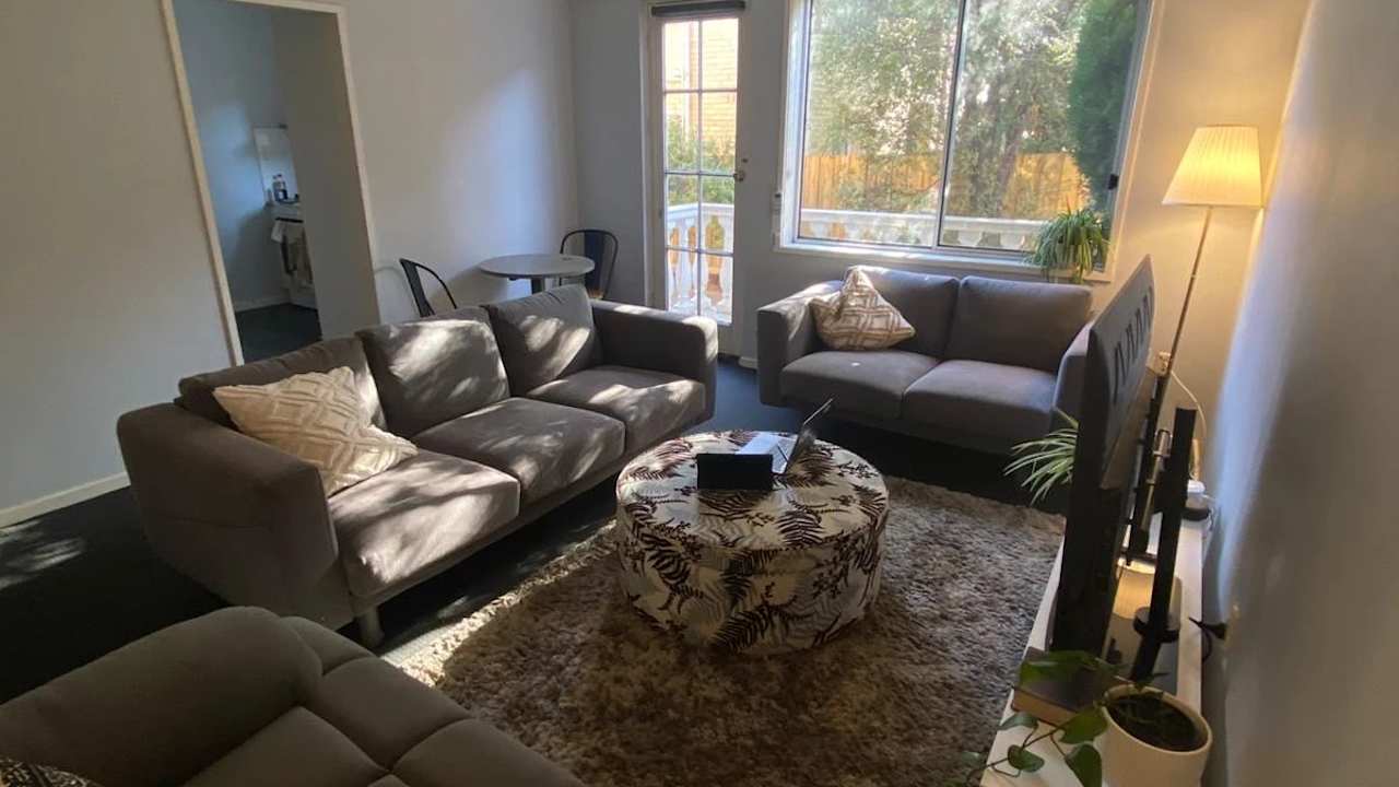 Whole property with 2 rooms for rent
