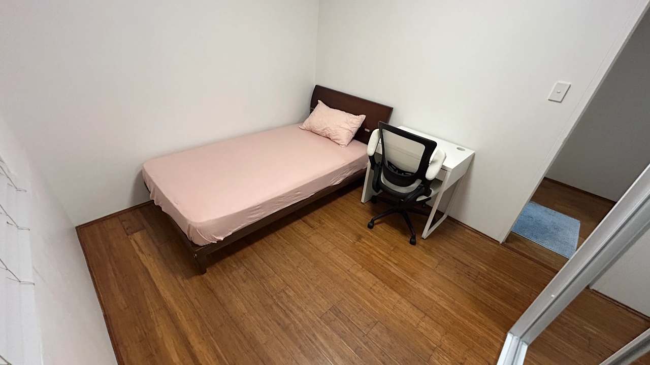 Room in a share house