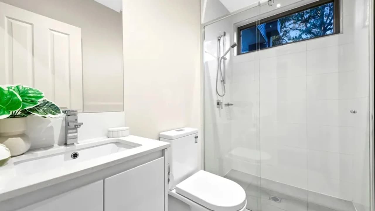 Furnished room with own bathroom