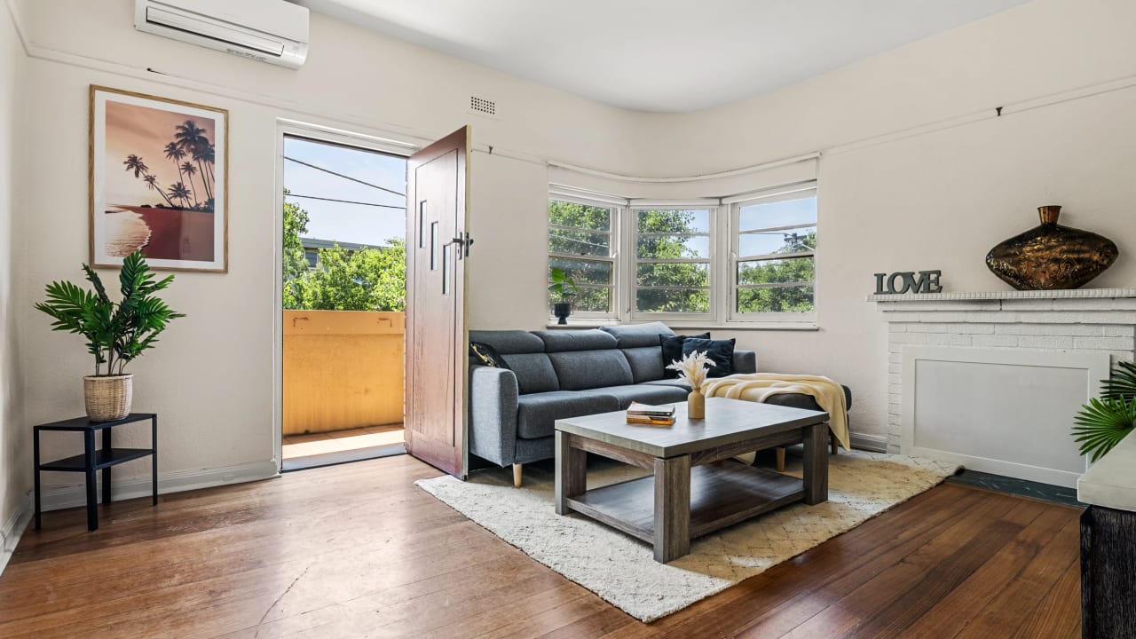 Whole property with 2 rooms for rent