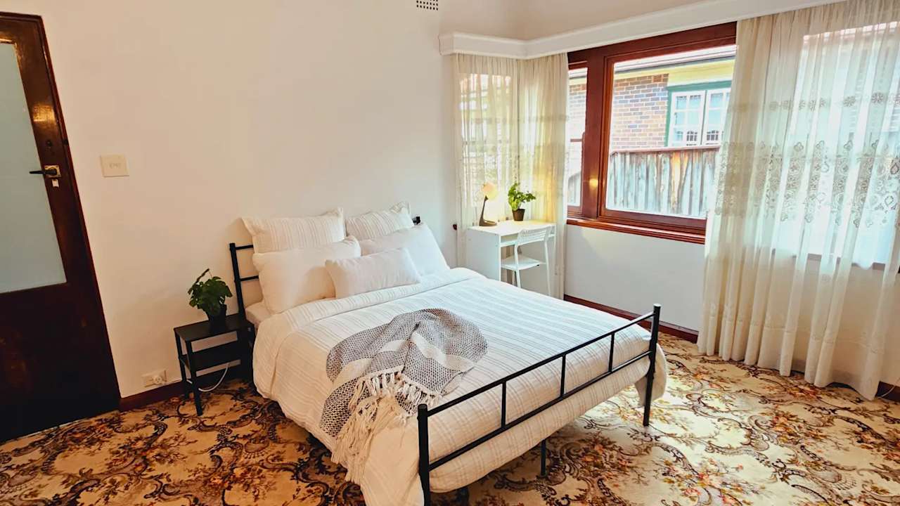 Furnished room in a flatshare