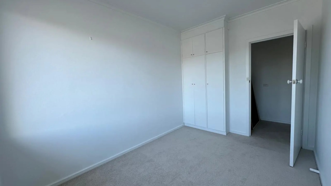 Unfurnished room in a flatshare