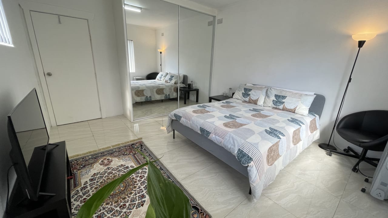 Furnished room in a flatshare