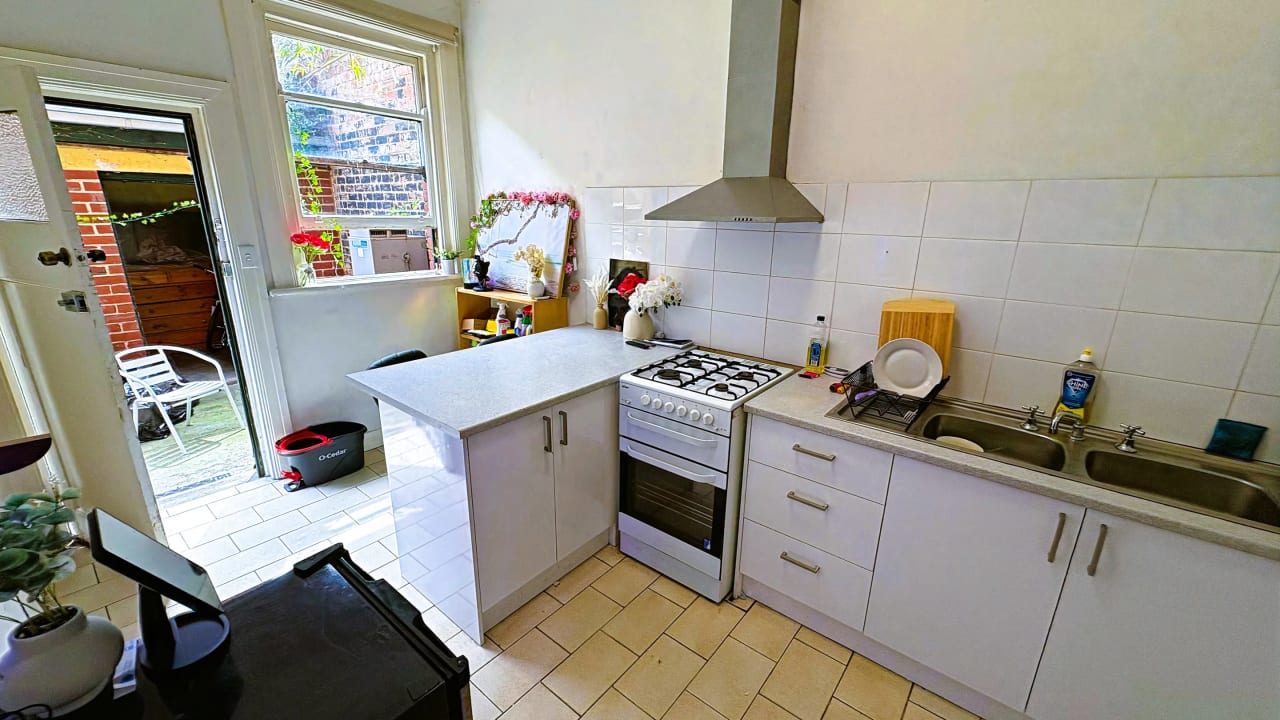 Furnished room in a flatshare