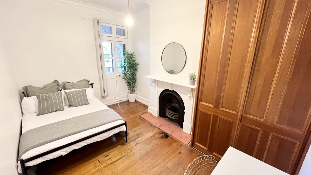 Room in a share house