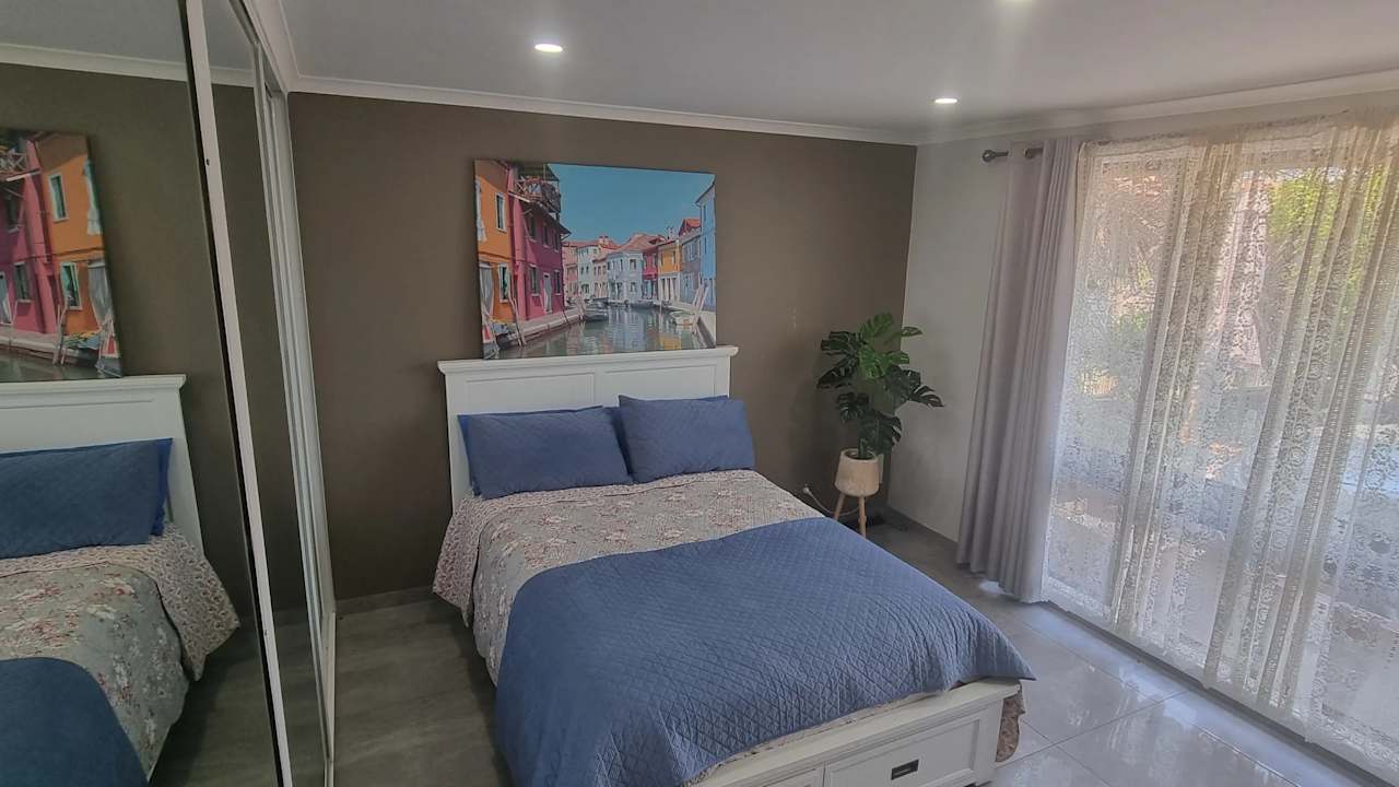 Room in a share house