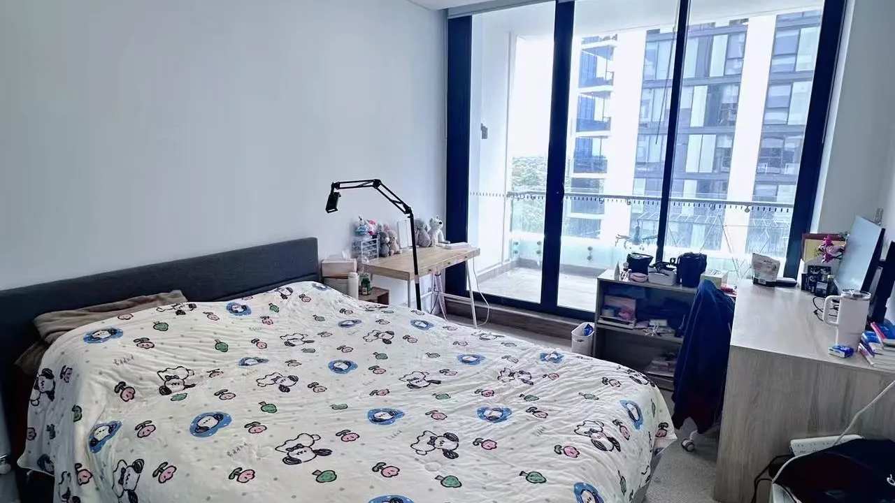 Furnished room with ensuite in a flatshare