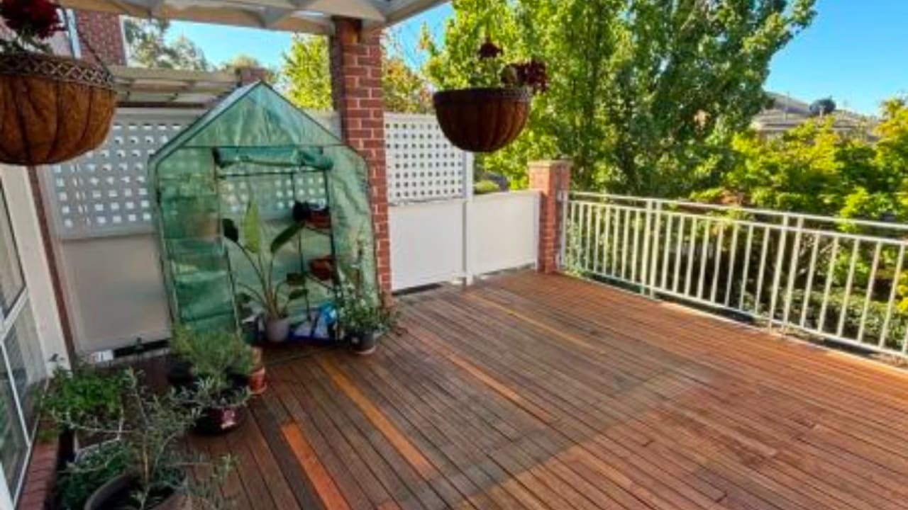 Furnished room with own bathroom