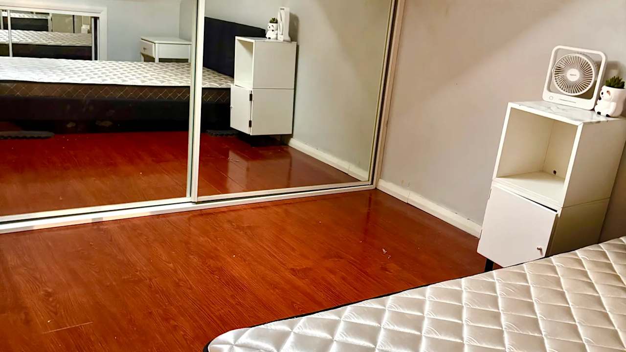 Room in a share house
