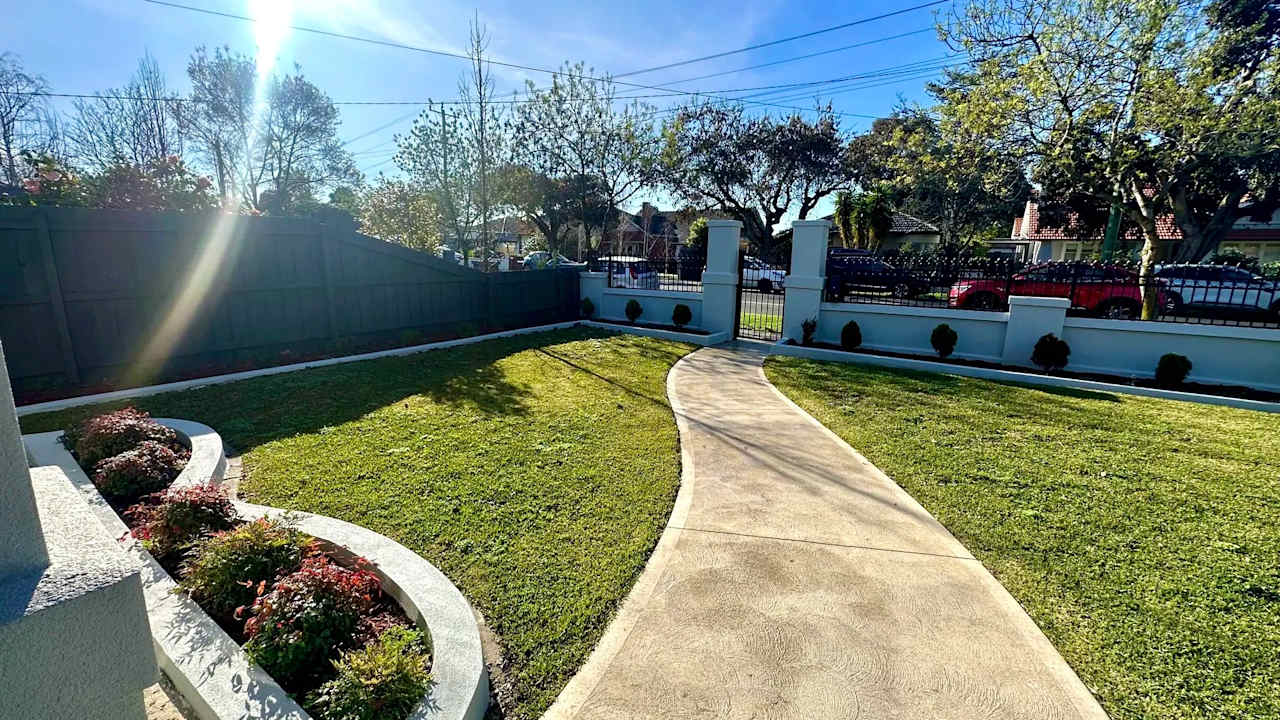 Whole property with 6 rooms for rent