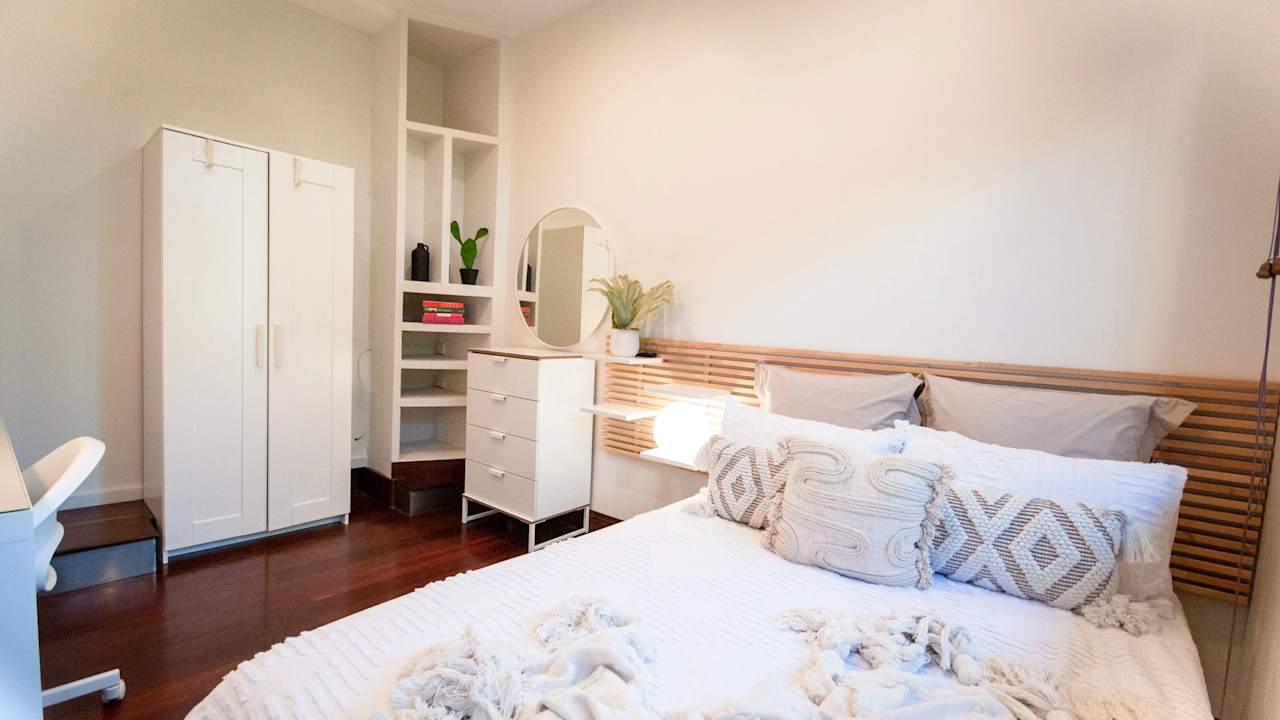Furnished room in a share house