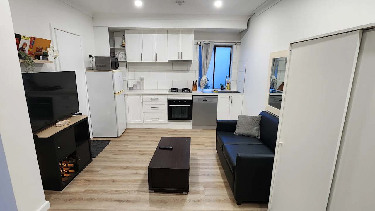 Whole property with 1 room for rent